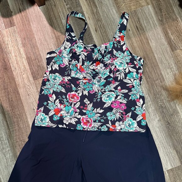 Lands' End Other - Lands' End two-piece - swim shorts and tank - size 20/22